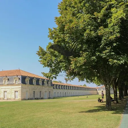 L'escale D'audry - Sur Cour Situe En Plein Coeur De Rochefort (Charente-Maritime)